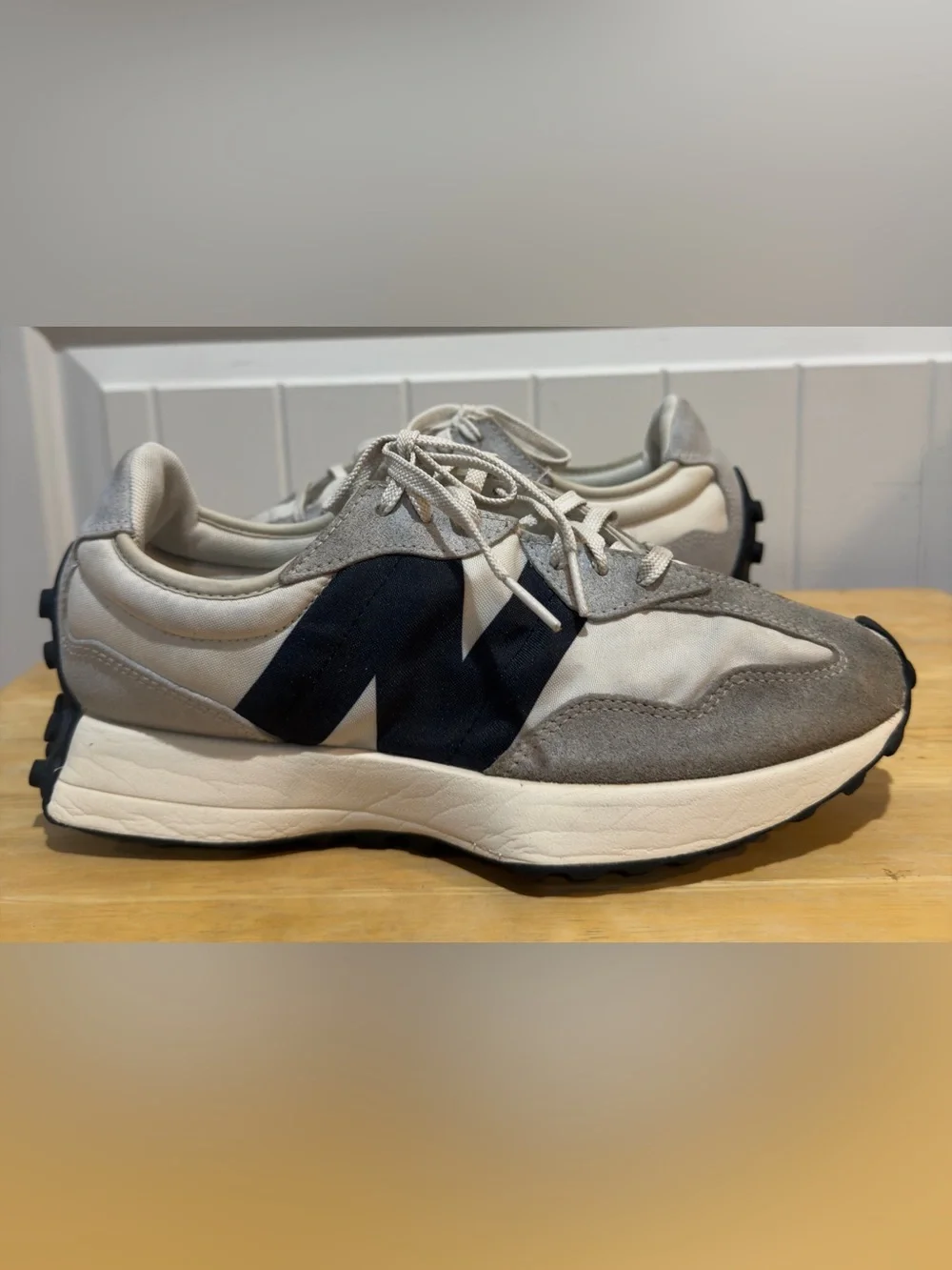 New Balance 327 Women’s Size 10 Men’s 8.5 White Black Sneakers Casual Shoes